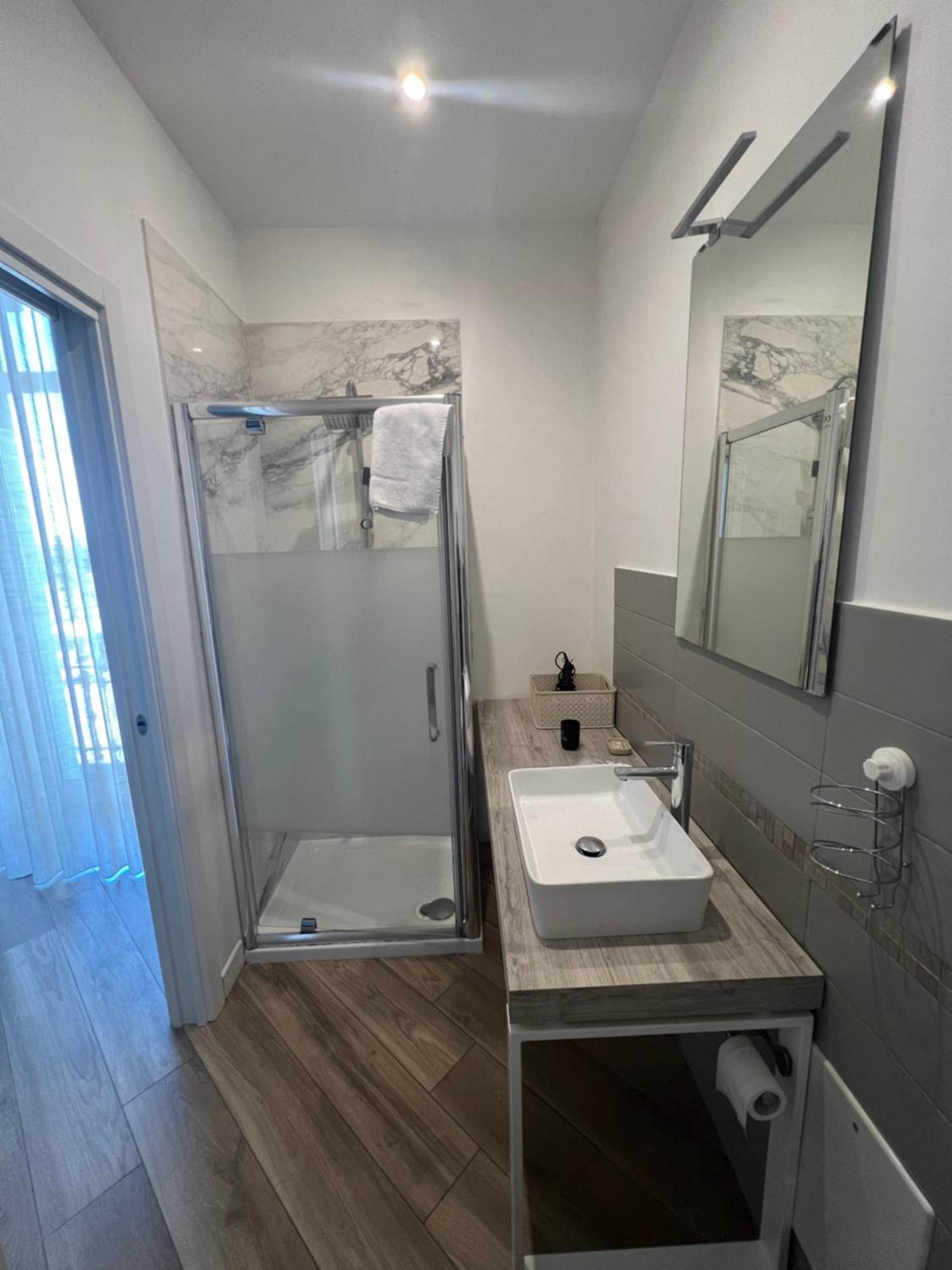 Rooms Garibaldi Наполи Екстериор снимка