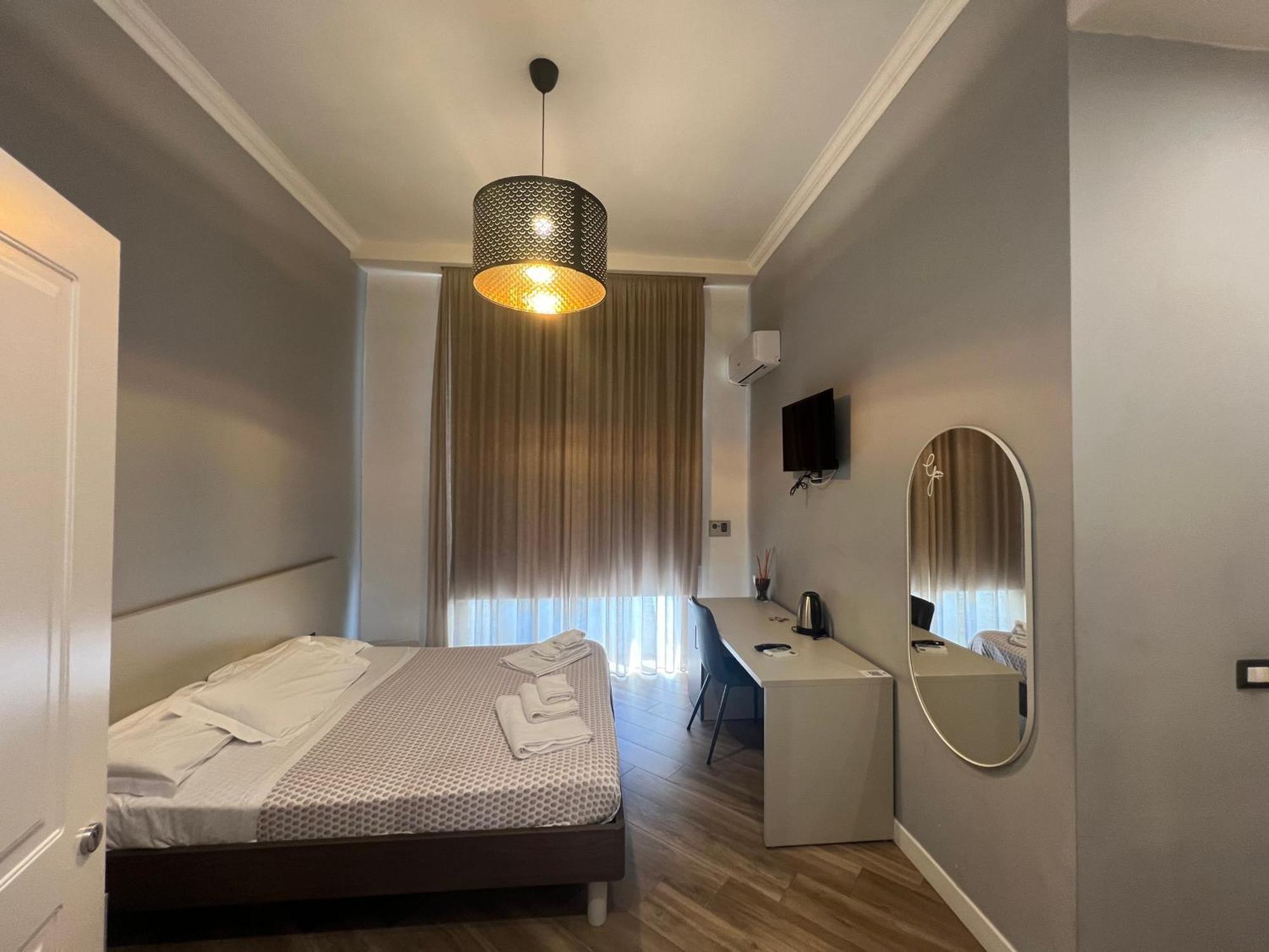 Rooms Garibaldi Наполи Екстериор снимка