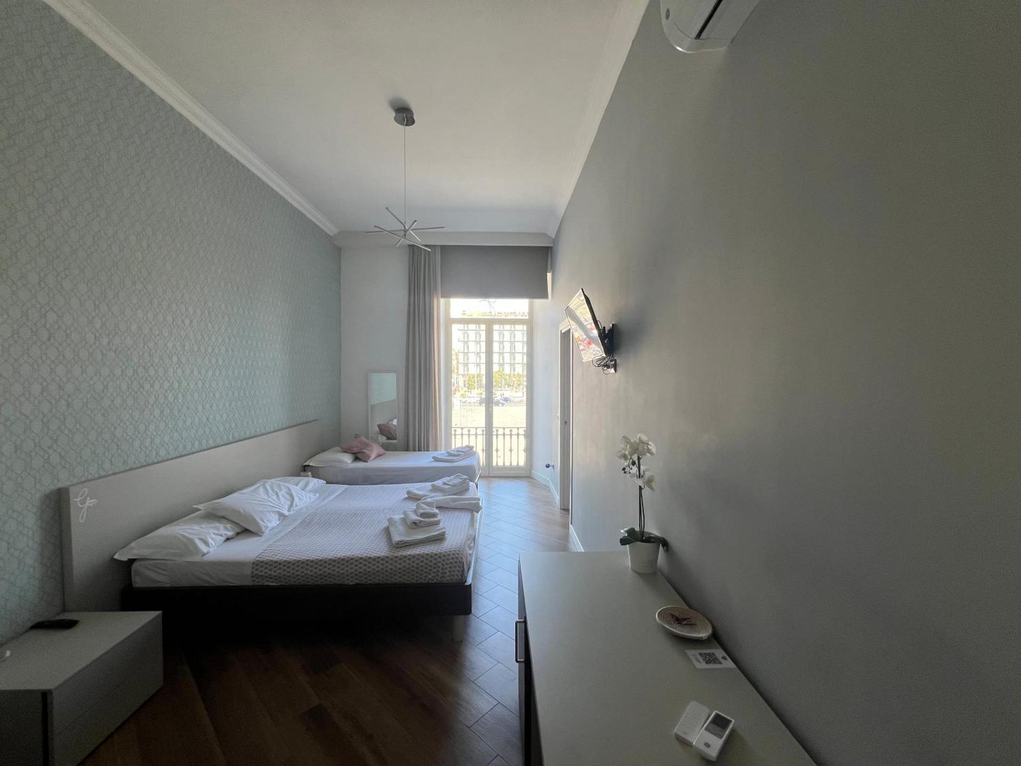 Rooms Garibaldi Наполи Екстериор снимка