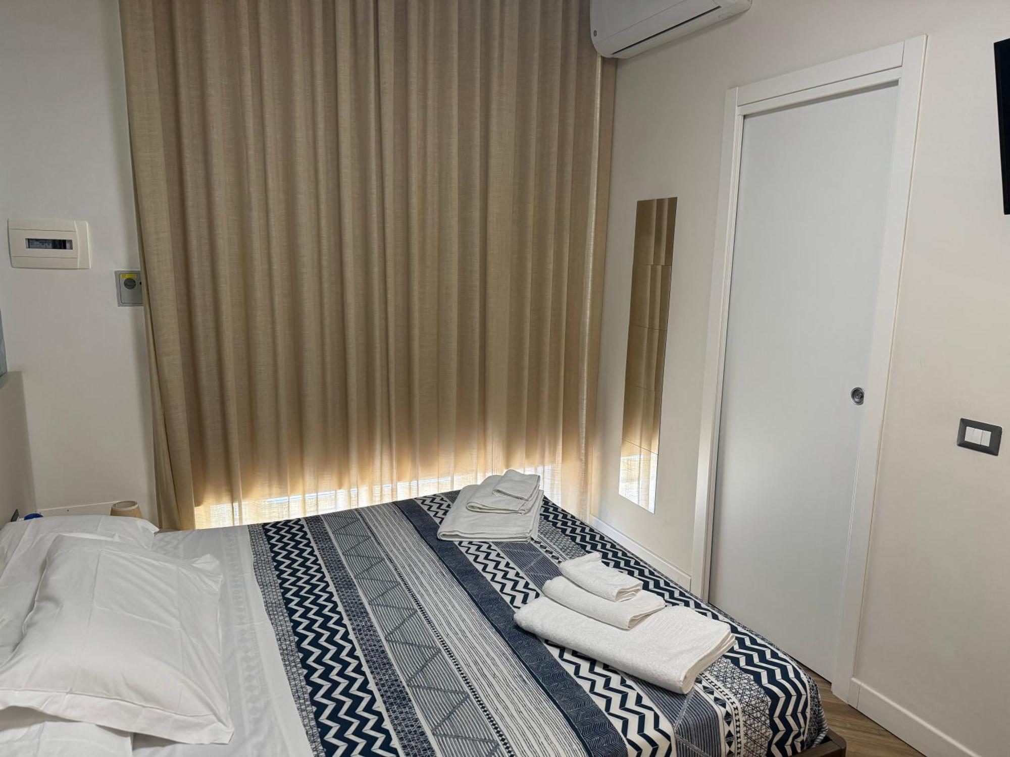 Rooms Garibaldi Наполи Екстериор снимка