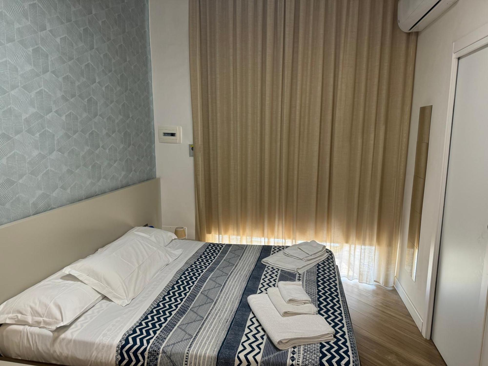 Rooms Garibaldi Наполи Екстериор снимка