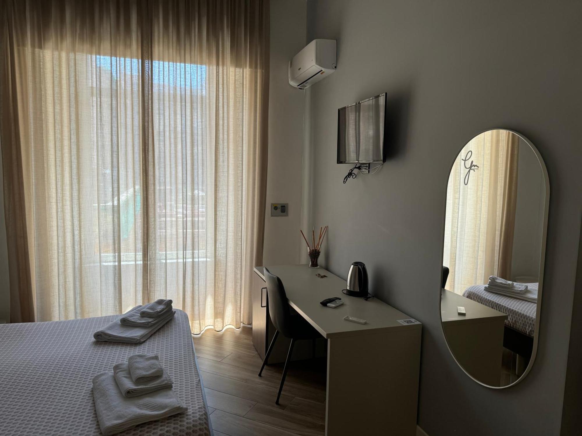 Rooms Garibaldi Наполи Екстериор снимка