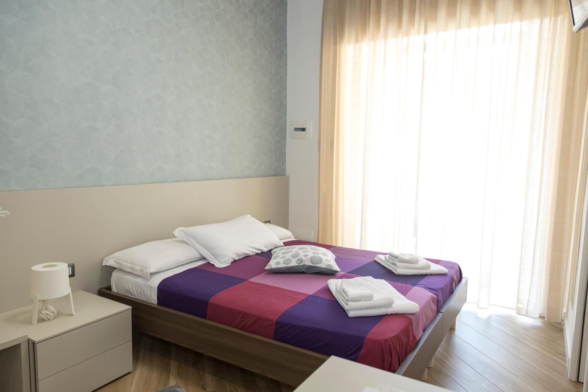 Rooms Garibaldi Наполи Екстериор снимка