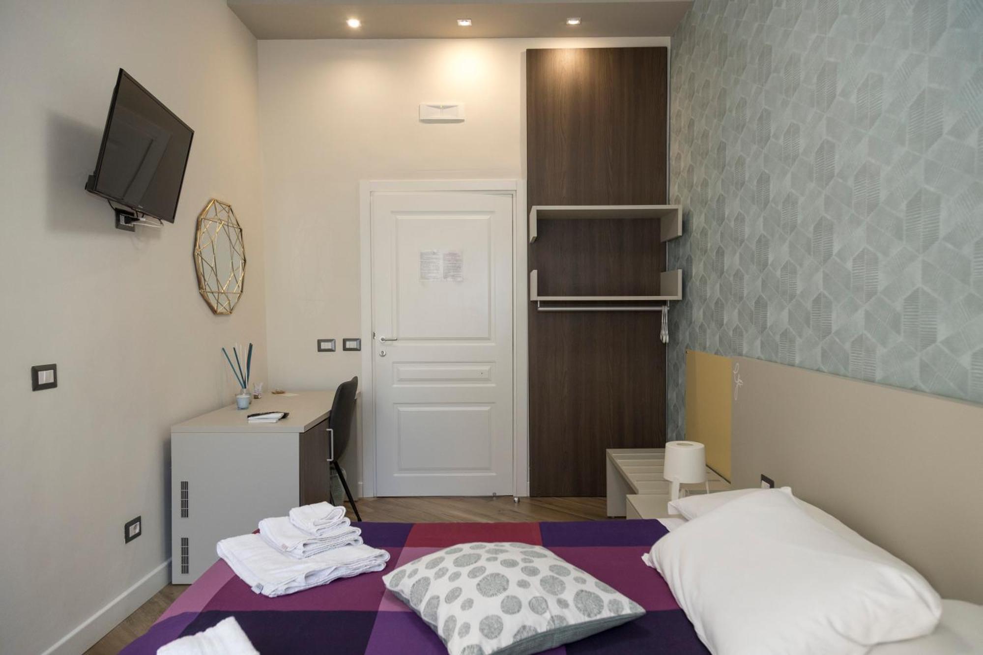 Rooms Garibaldi Наполи Екстериор снимка