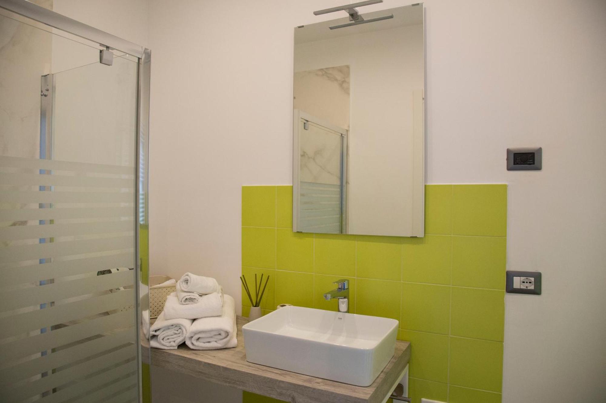 Rooms Garibaldi Наполи Екстериор снимка