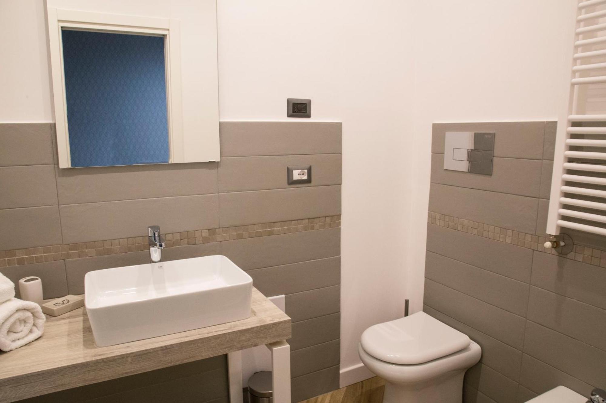 Rooms Garibaldi Наполи Екстериор снимка