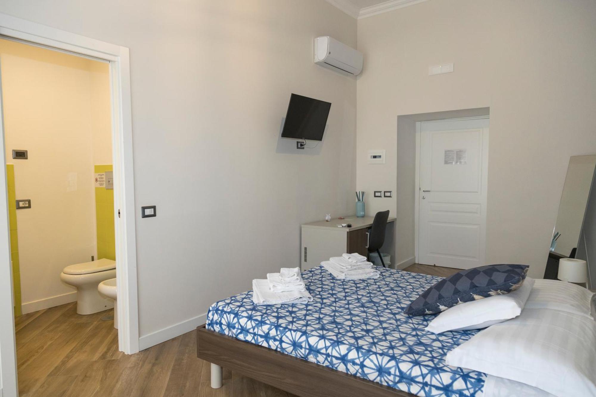 Rooms Garibaldi Наполи Екстериор снимка