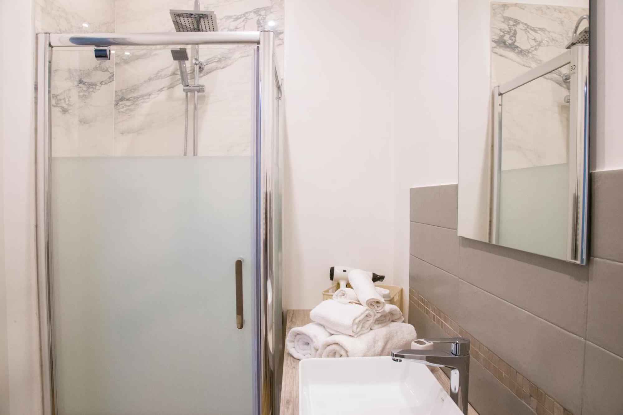 Rooms Garibaldi Наполи Екстериор снимка