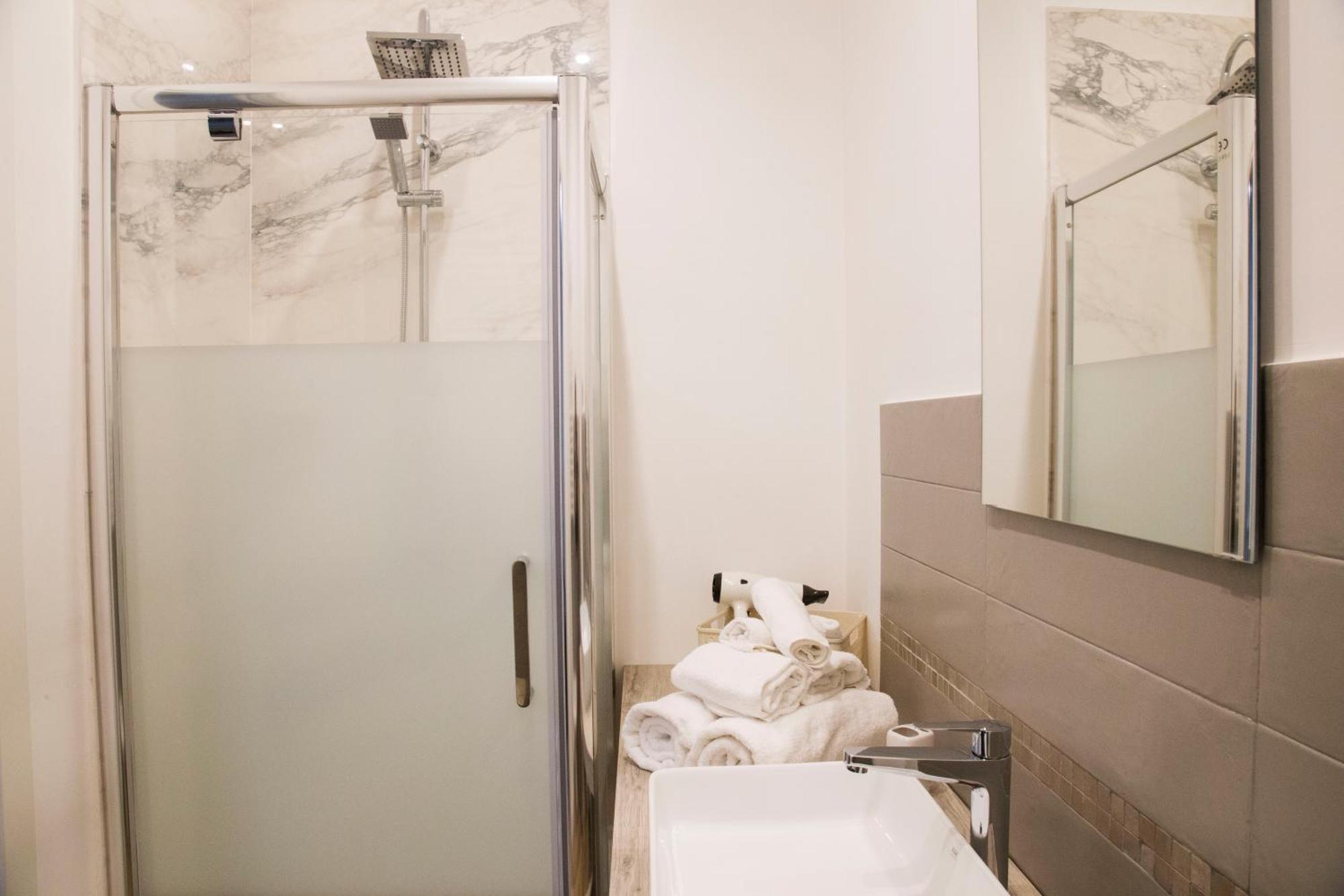 Rooms Garibaldi Наполи Екстериор снимка