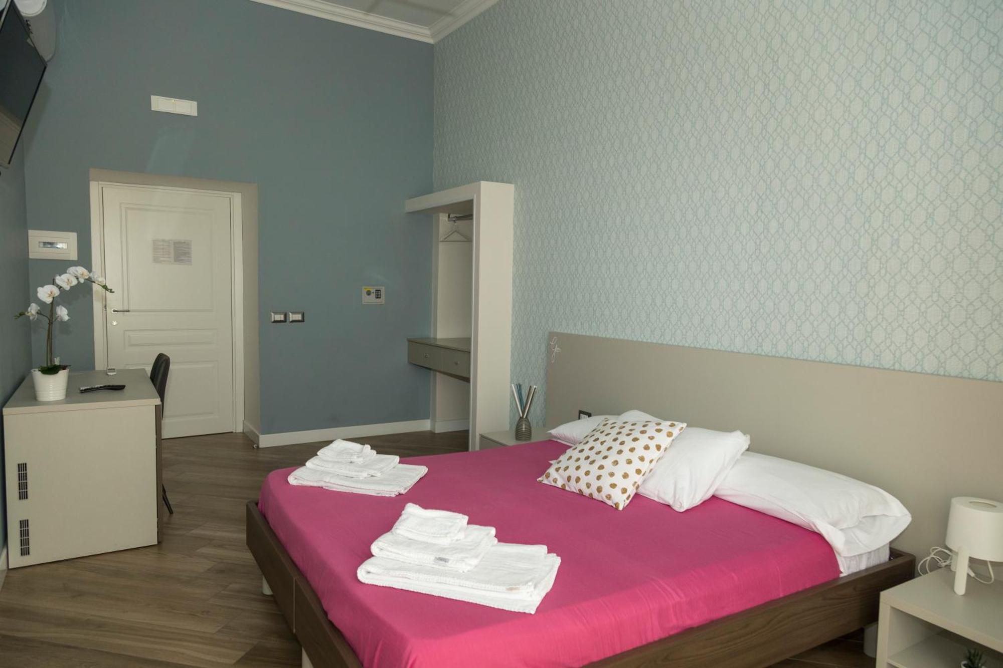 Rooms Garibaldi Наполи Екстериор снимка