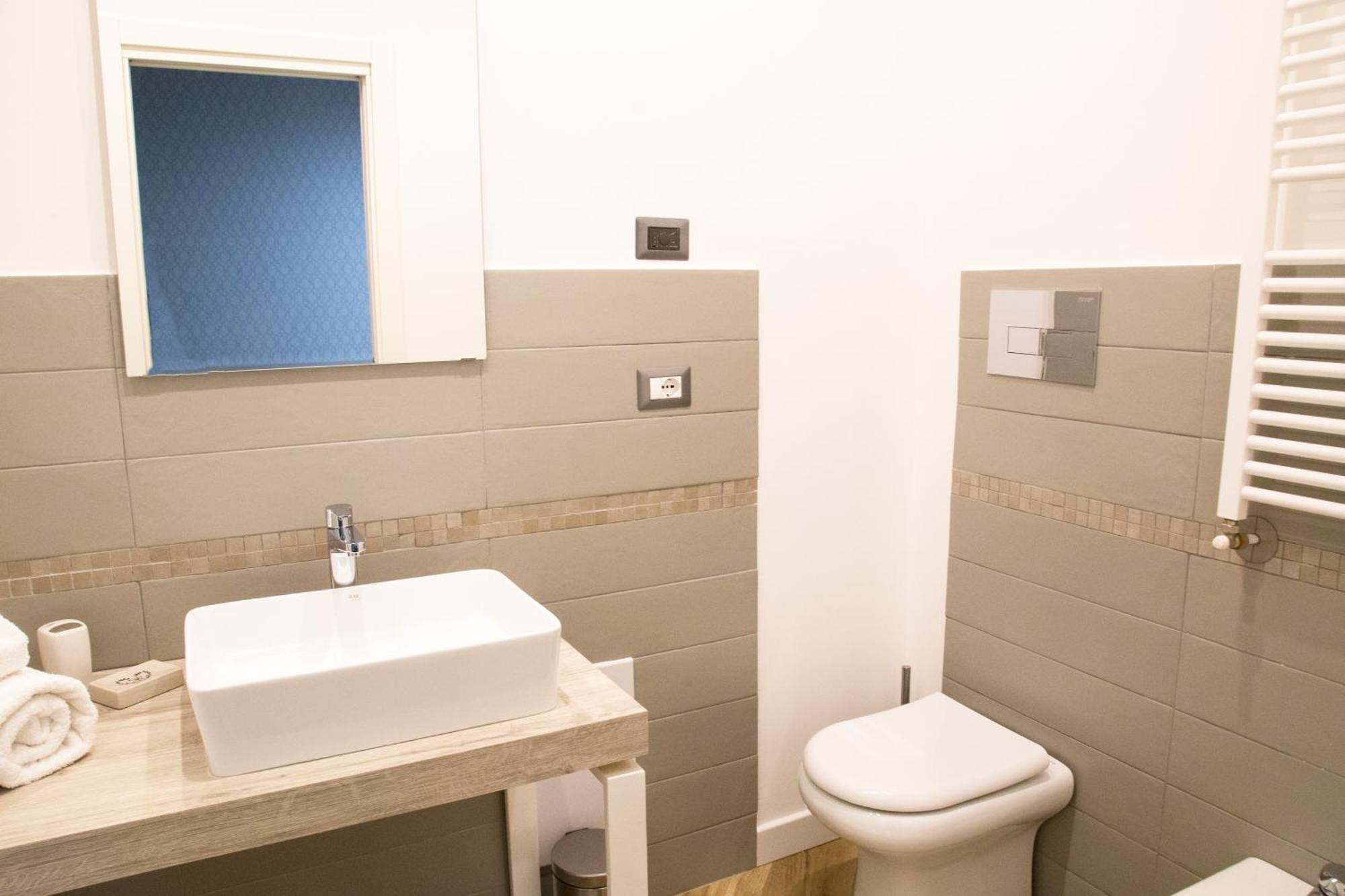 Rooms Garibaldi Наполи Екстериор снимка