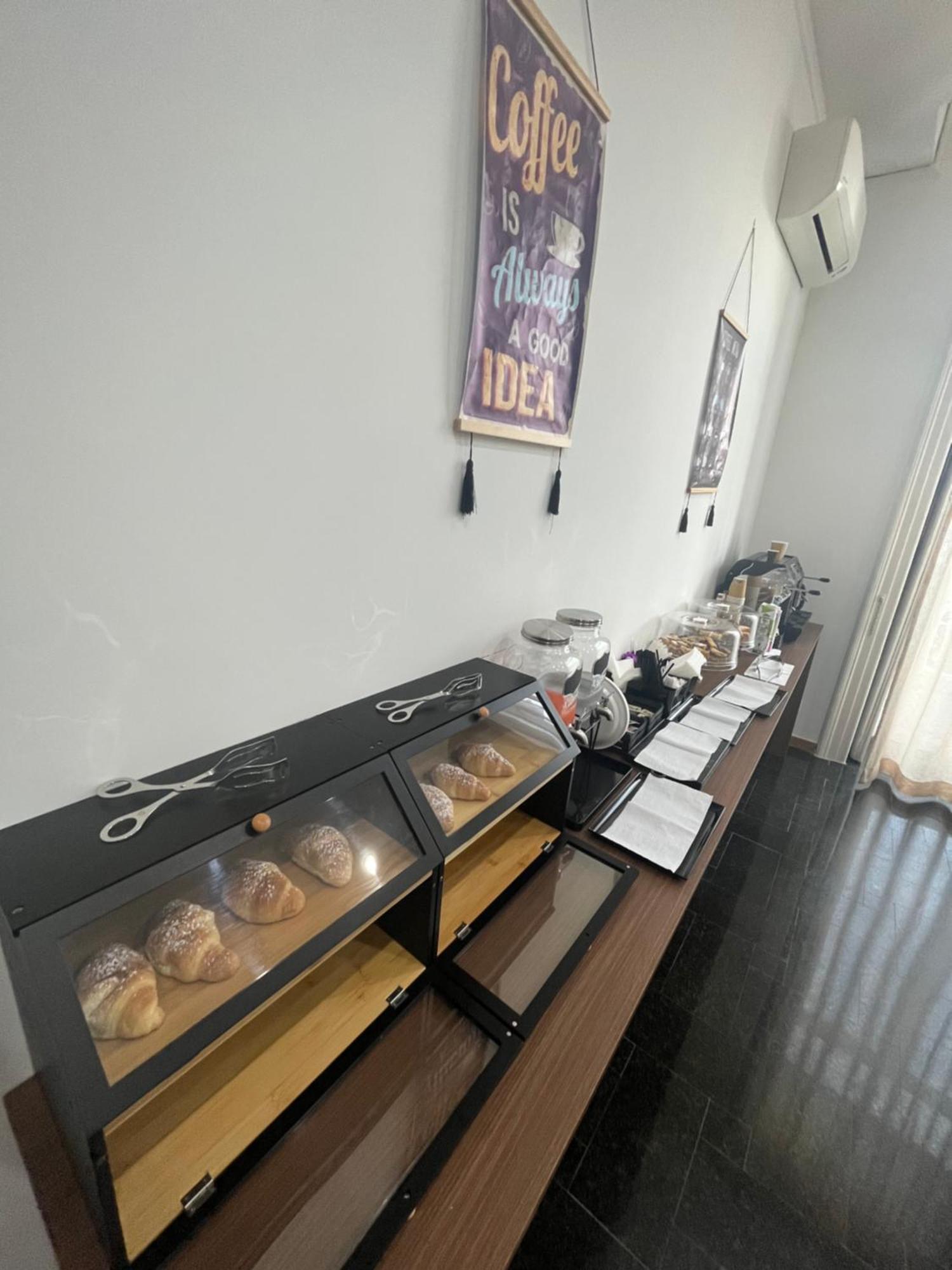 Rooms Garibaldi Наполи Екстериор снимка